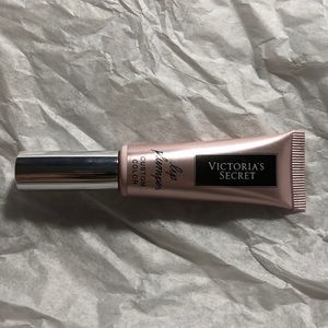 Victoria’s Secret lip plumper gloss personal color